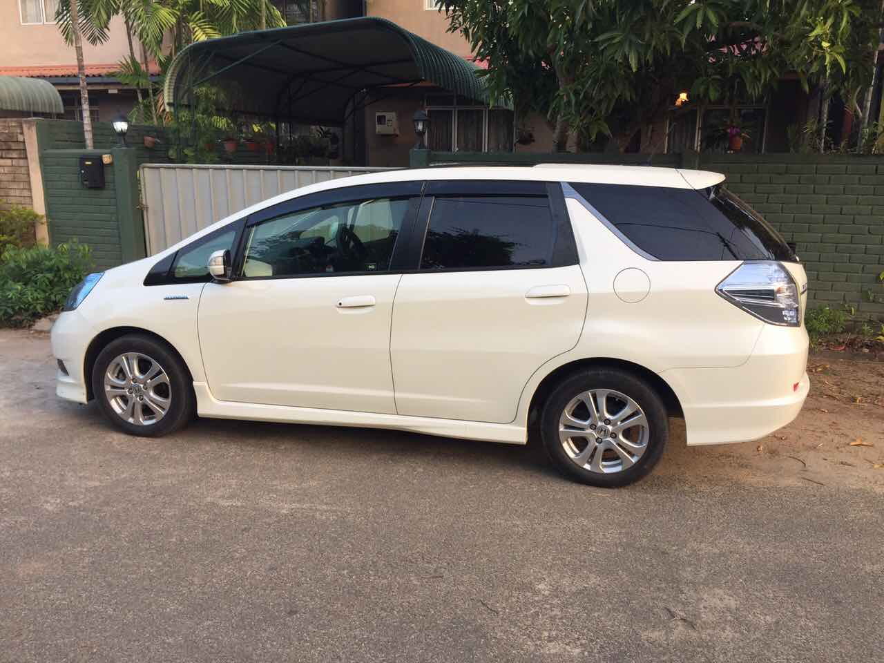 Honda fit shuttle available for rent