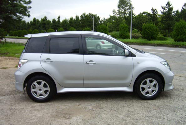 toyota ist 2004