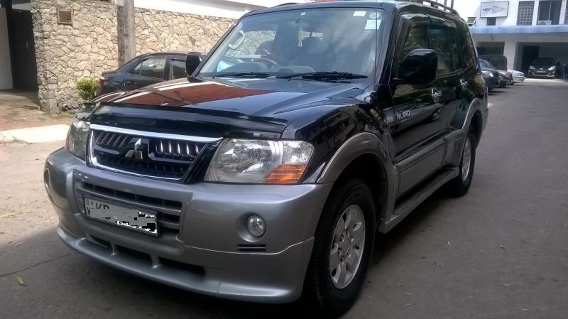 Luxury flat roof van hire Sri Lanka
