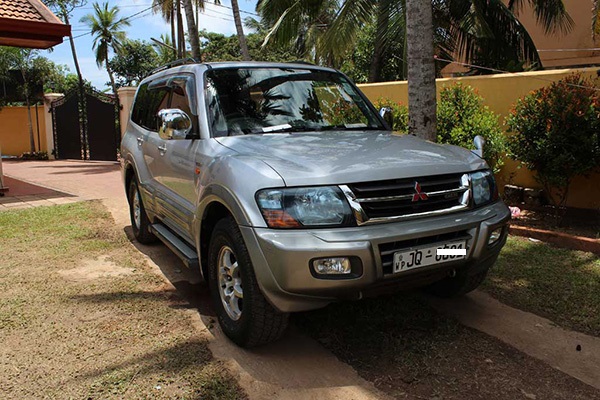 KDH mini van hiring in Colombo