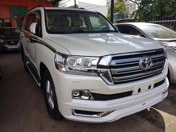 land cruiser Cygnus with driver sri lanka